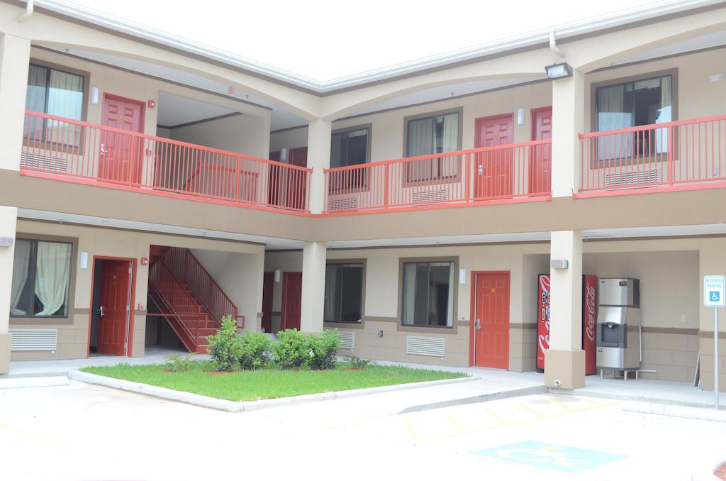 Palace Inn Sam Houston Race Park Exteriör bild